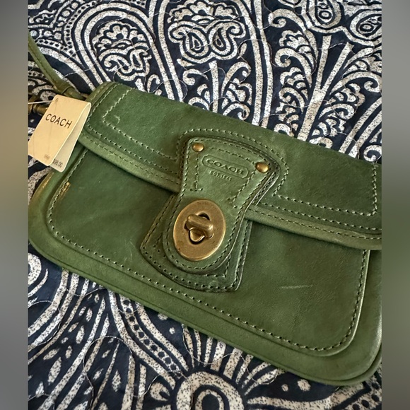 Vintage coach army green color wristlet. - Picture 13 of 13
